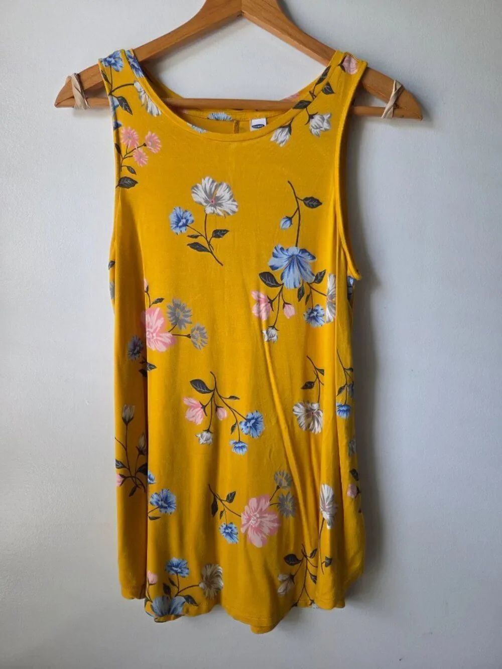 EUC OLD NAVY YELLOW FLORAL SWING TANK TOP SIZE S
